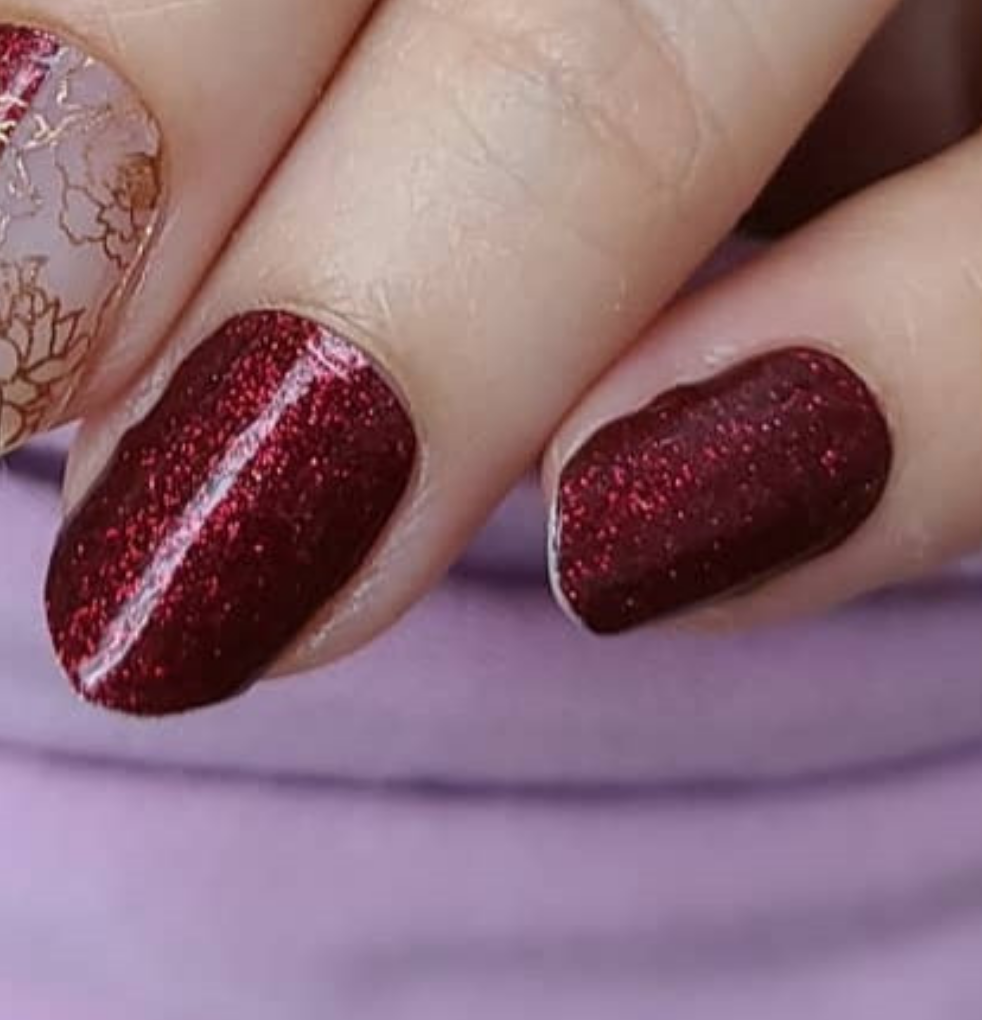Red wine and gold nails | Wine nails, Red sparkle nails, Gold nails wedding